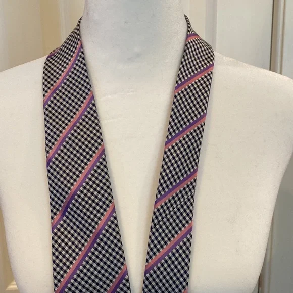 COPY - Chanel Silk Tie - Picture 6 of 16